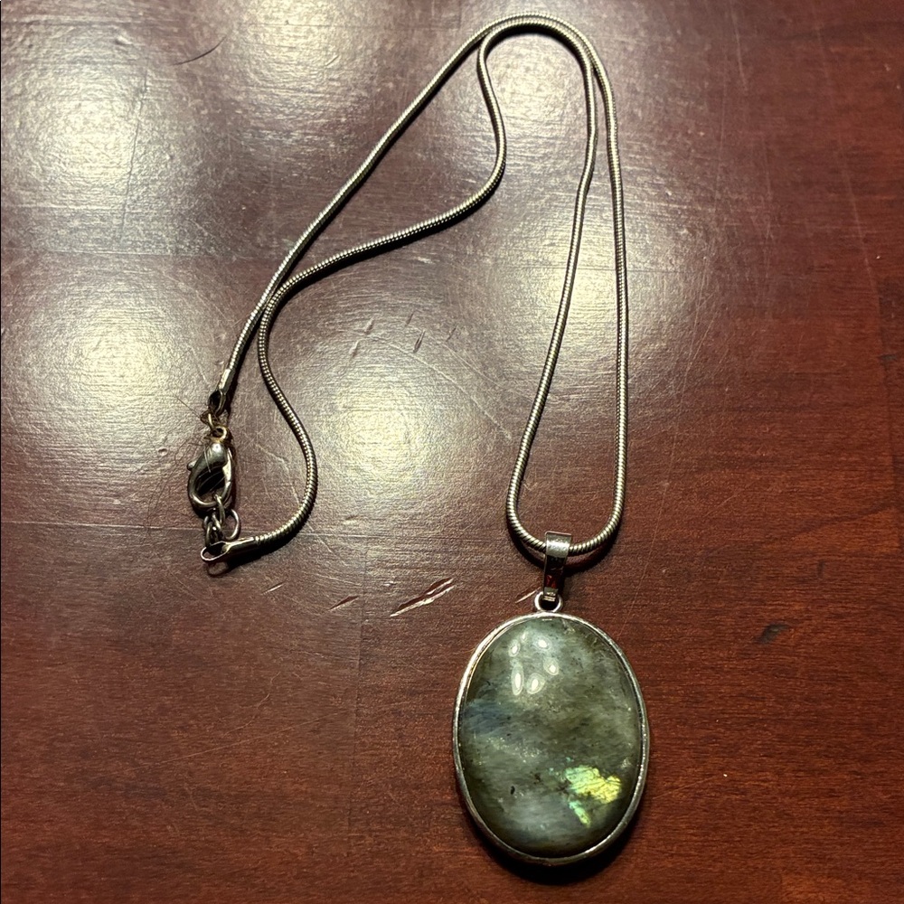 Elegant Silver Pendant Necklace